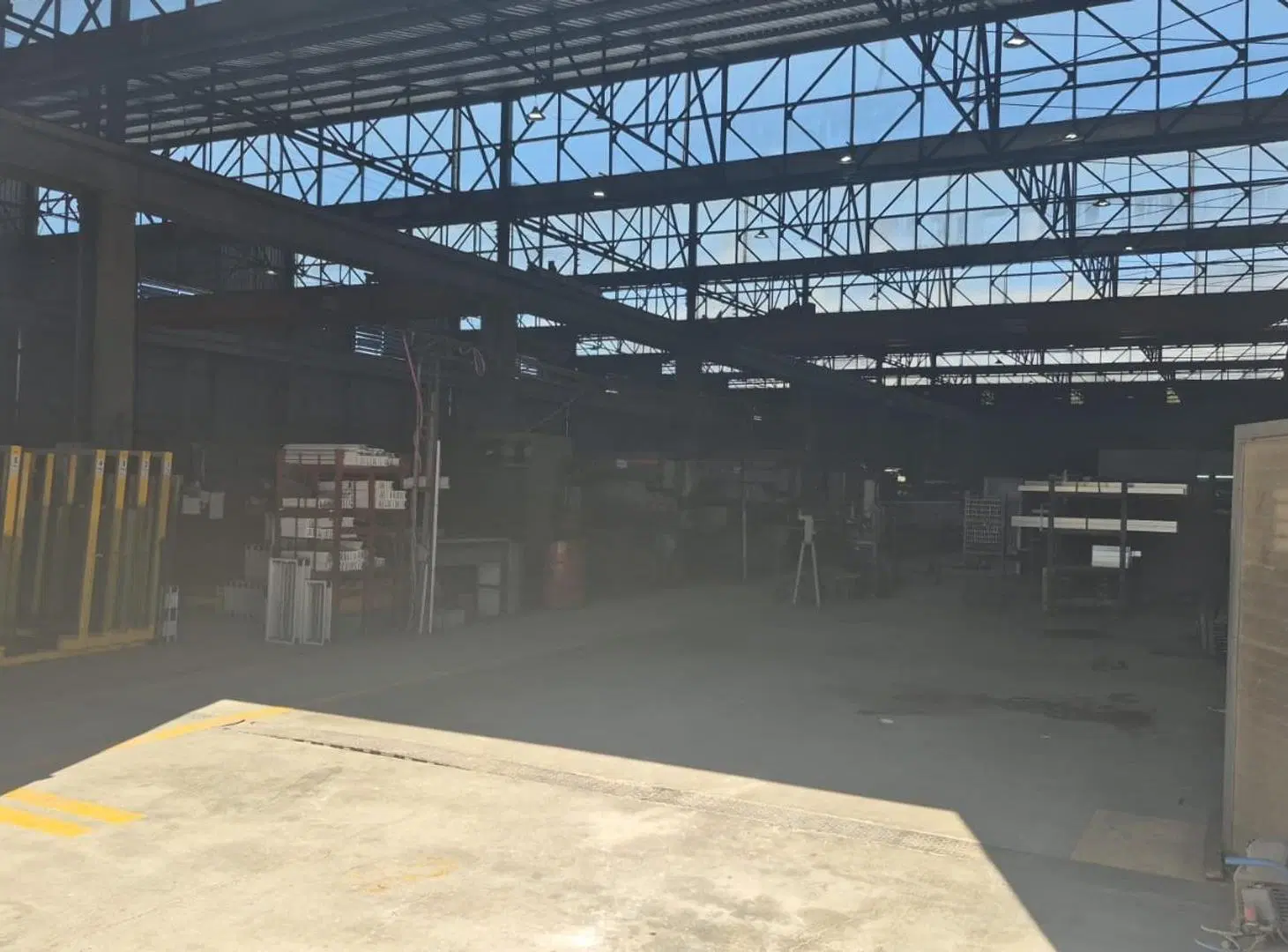 Galpon/Fabrica 2.700m2 en av japon y av voz del interior 2