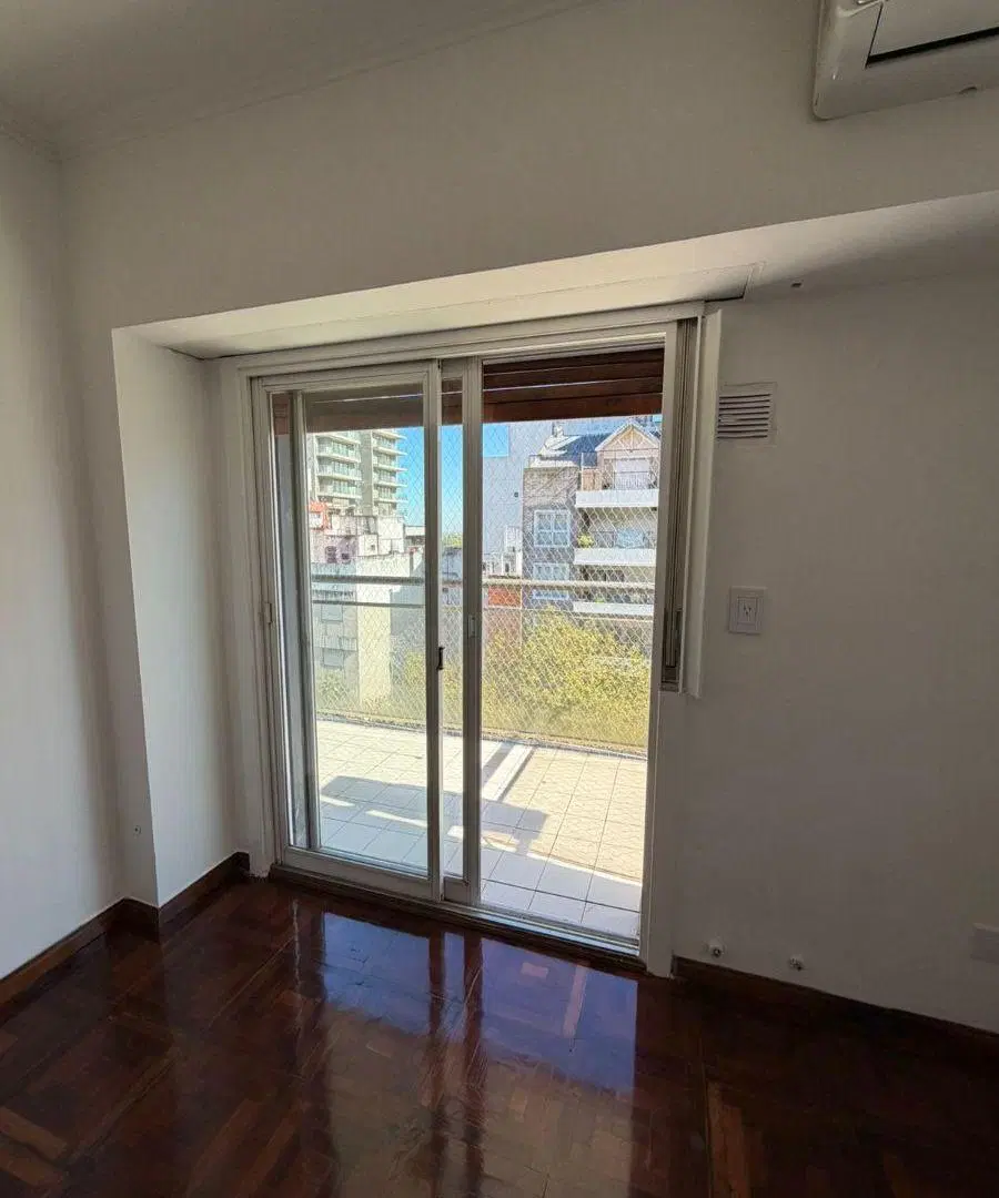 SEMIPISO IMPECABLE CON COCHERA EN LAS LOMITAS 3