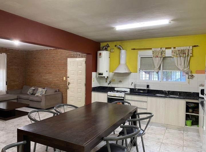 "Jorge Newbery" Casa Esquina 3 Dormitorios c / Quincho y Pileta 2