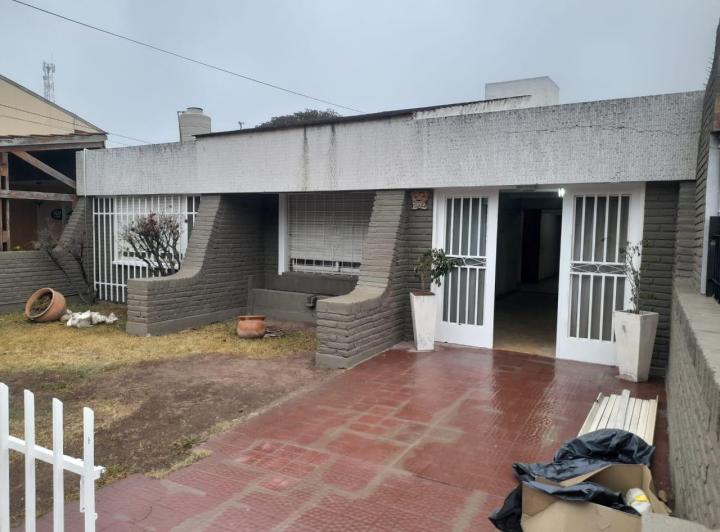 "Jorge Newbery" Casa 3 Dormitorios c / galeria 2