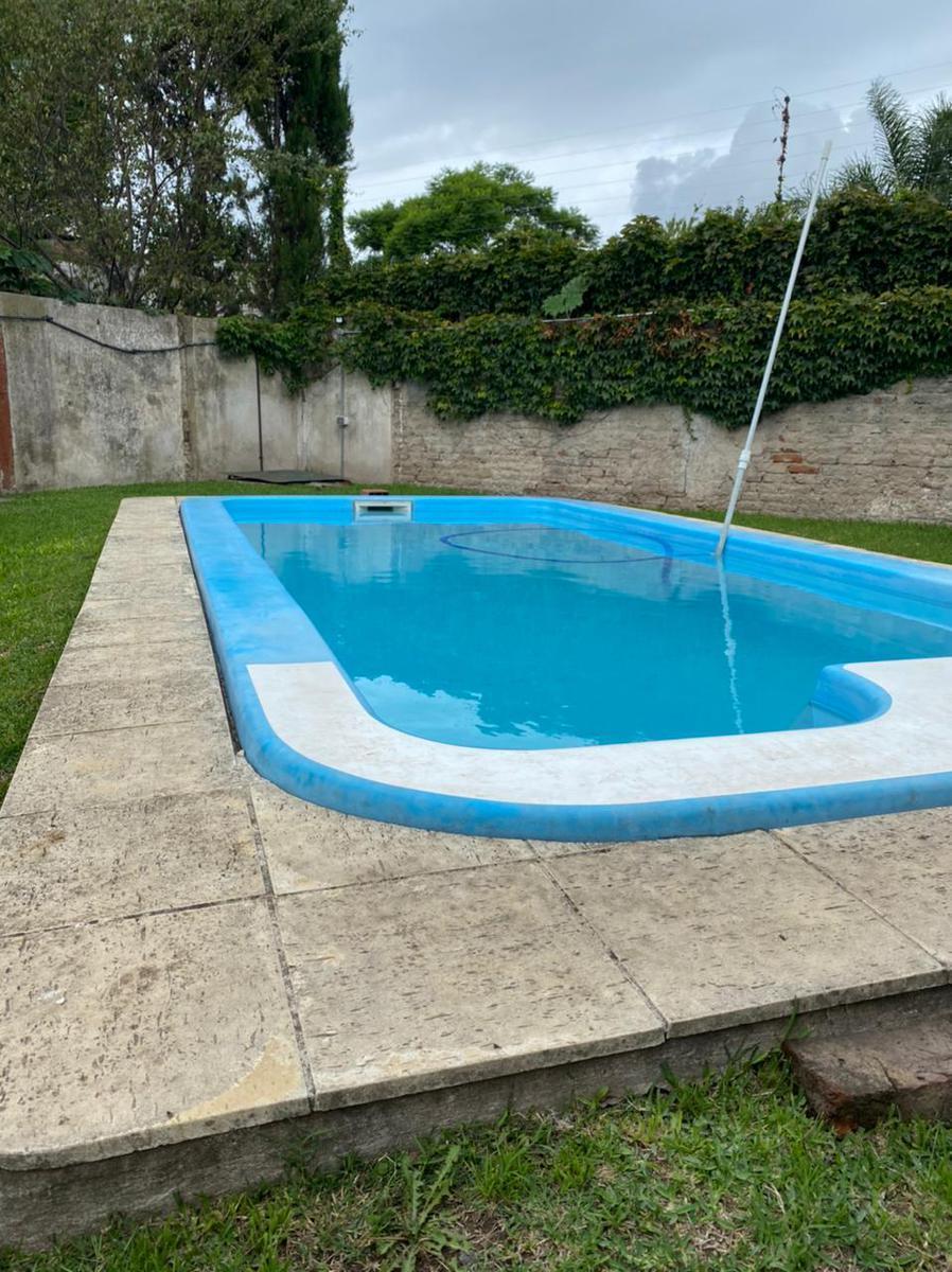 En Venta Casa con 3 Habitaciones, Quincho y Piscina. Berarazategui 3