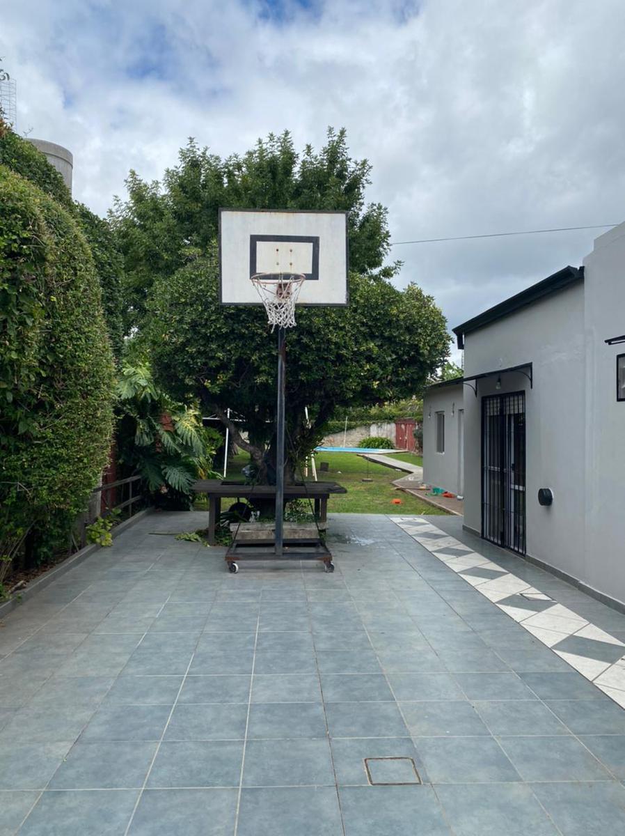 En Venta Casa con 3 Habitaciones, Quincho y Piscina. Berarazategui 4