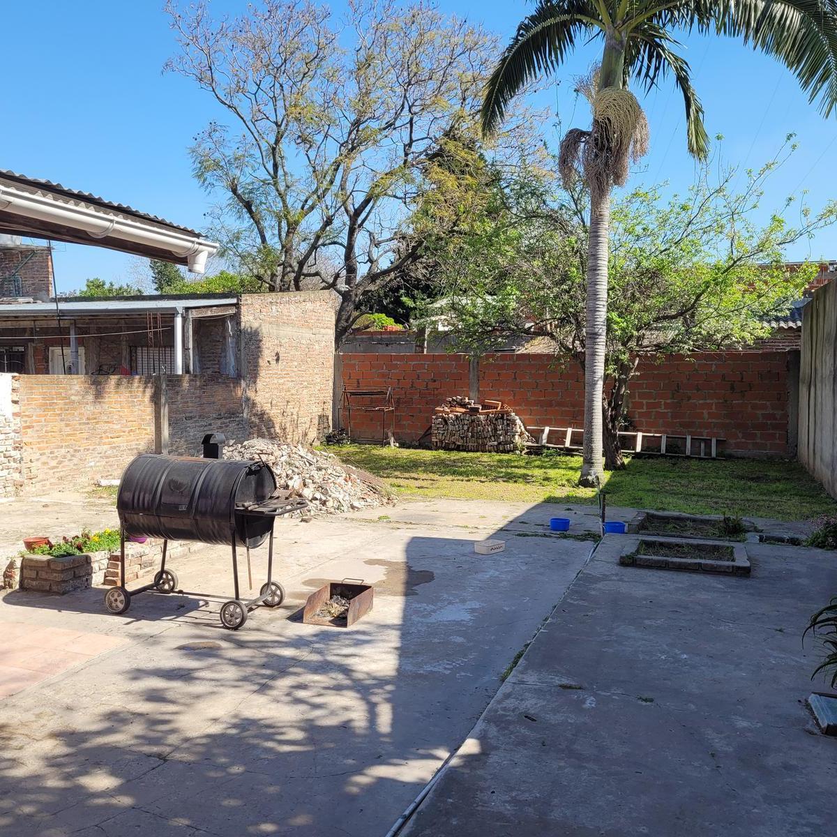 Casa en Venta con Amplio Espacio Verde 3