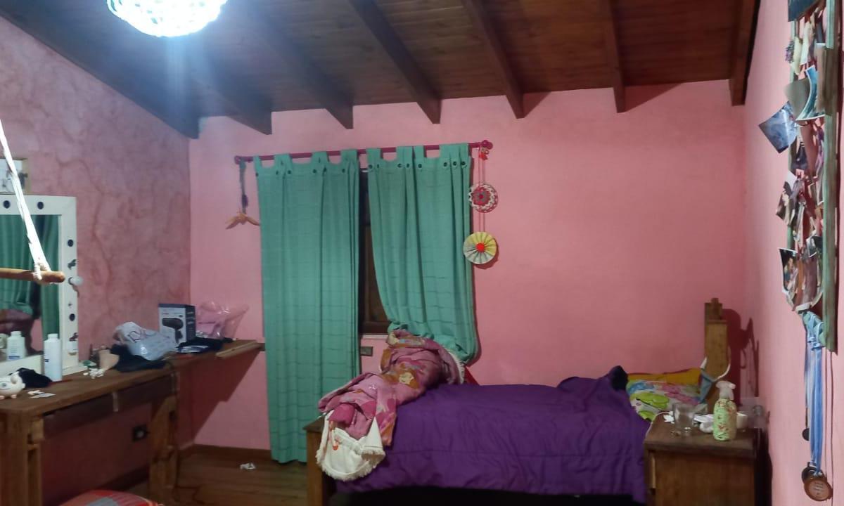 Casa en Venta con 3 Habitaciones, Quincho y Piscina 2