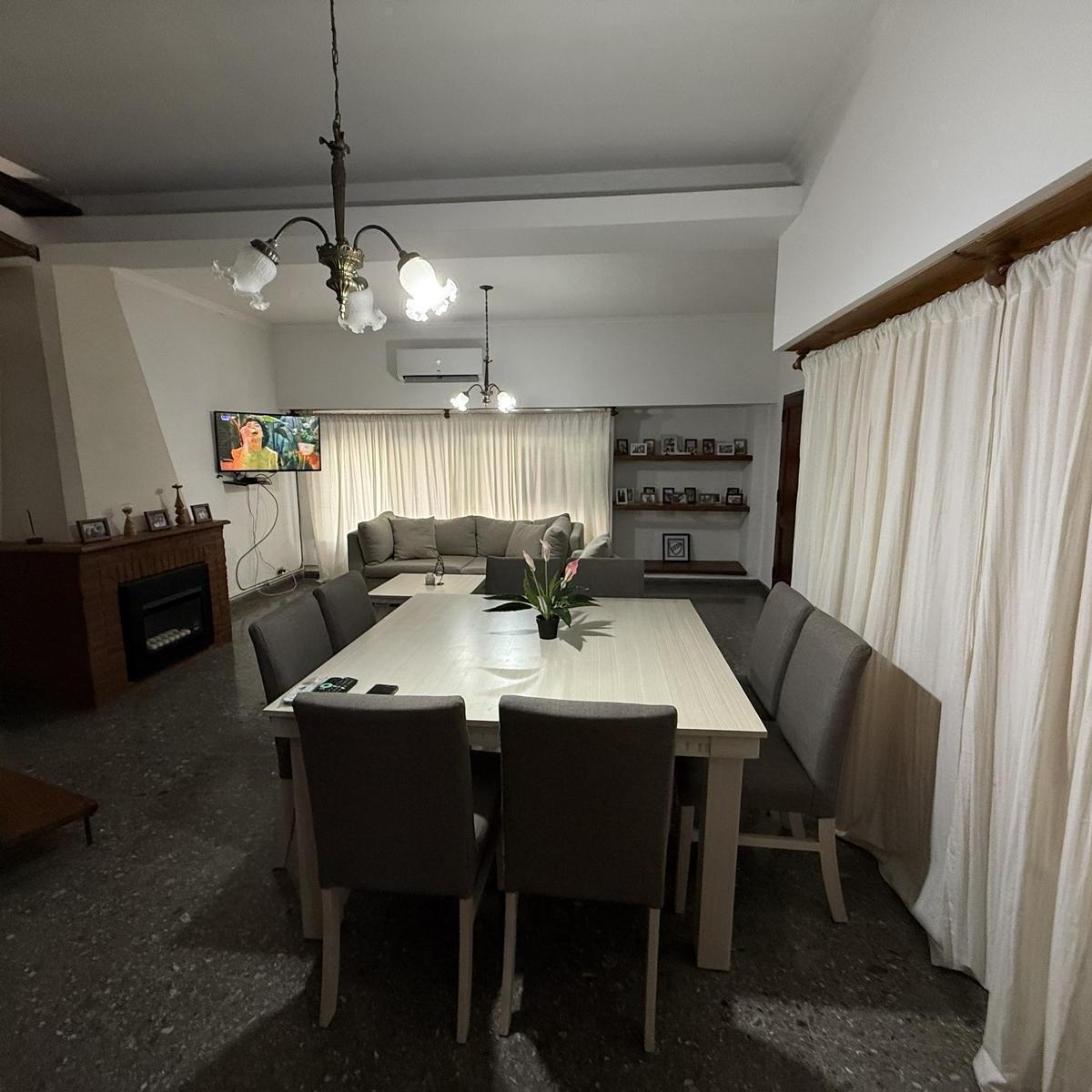 Casa en Venta con 4 Habitaciones 2