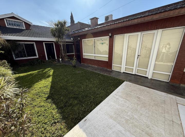 CASA EN VENTA CON PISCINA 5