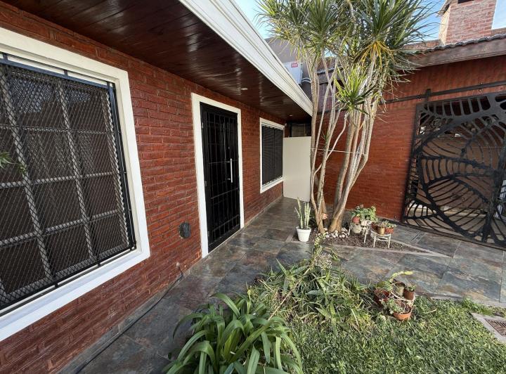 CASA EN VENTA CON PISCINA 3