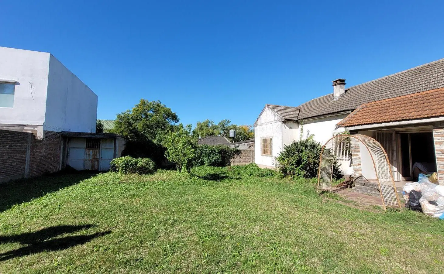 SE VENDE CASA Y 4 LOTES (JUNTOS O SEPARADOS) 1