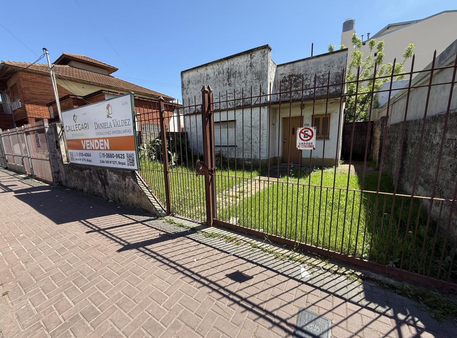 CASA A RECICLAR. PLENO CENTRO. BAJAMOS EL PRECIO!!!