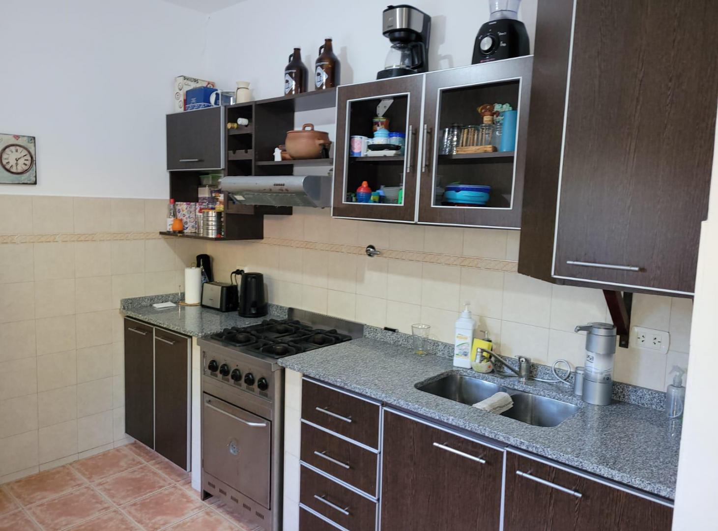 CASA EN VENTA A METROS DE PLAZA SAN MARTIN. BAJAMOS EL PRECIO!!!