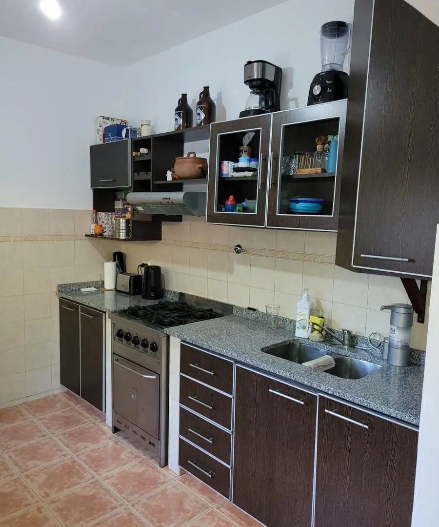 CASA EN VENTA A METROS DE PLAZA SAN MARTIN. BAJAMOS EL PRECIO!!! 2