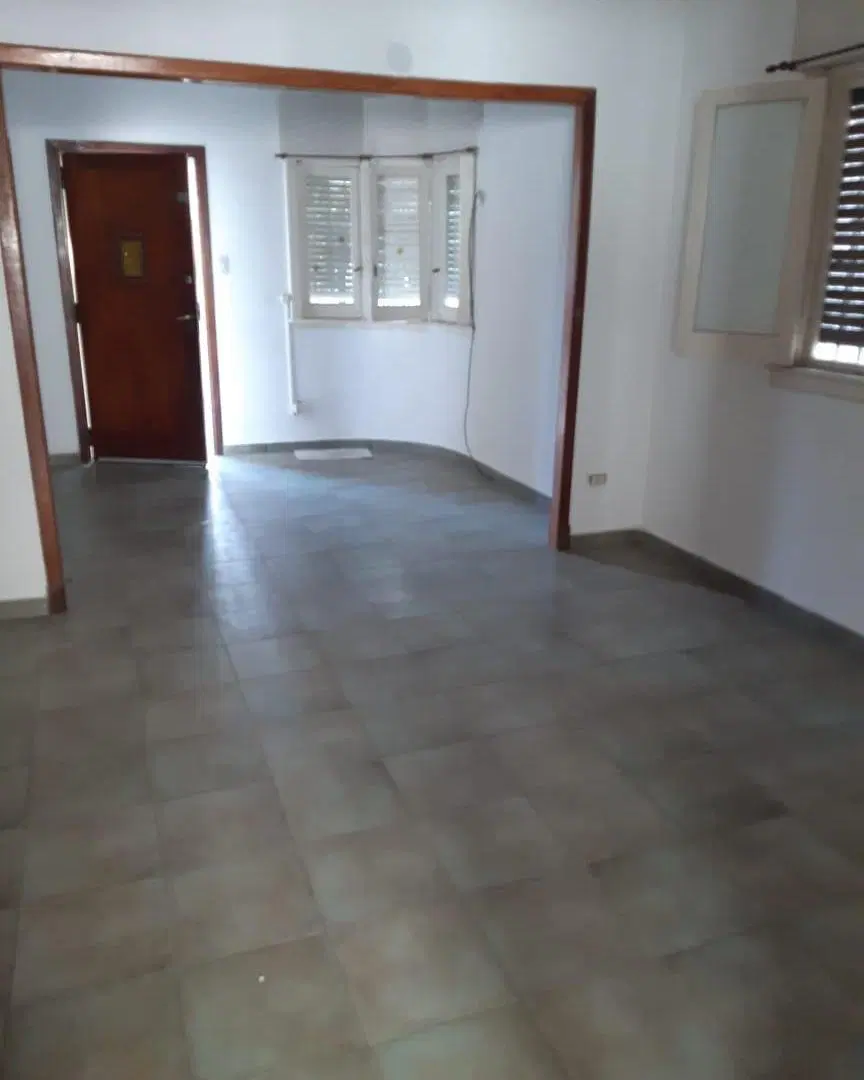 SE ALQUILA CASA CON DOS HABITACIONES.- EXCELENTE UBICACION 3