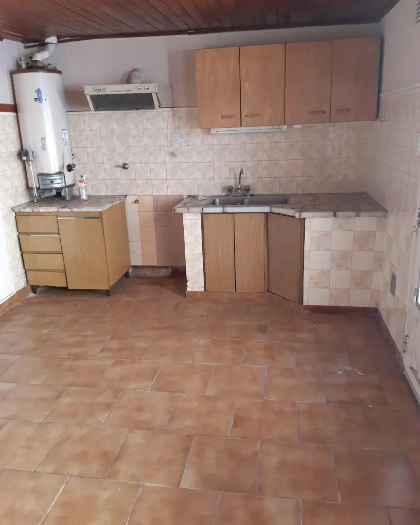 SE ALQUILA CASA CON DOS HABITACIONES.- EXCELENTE UBICACION 2