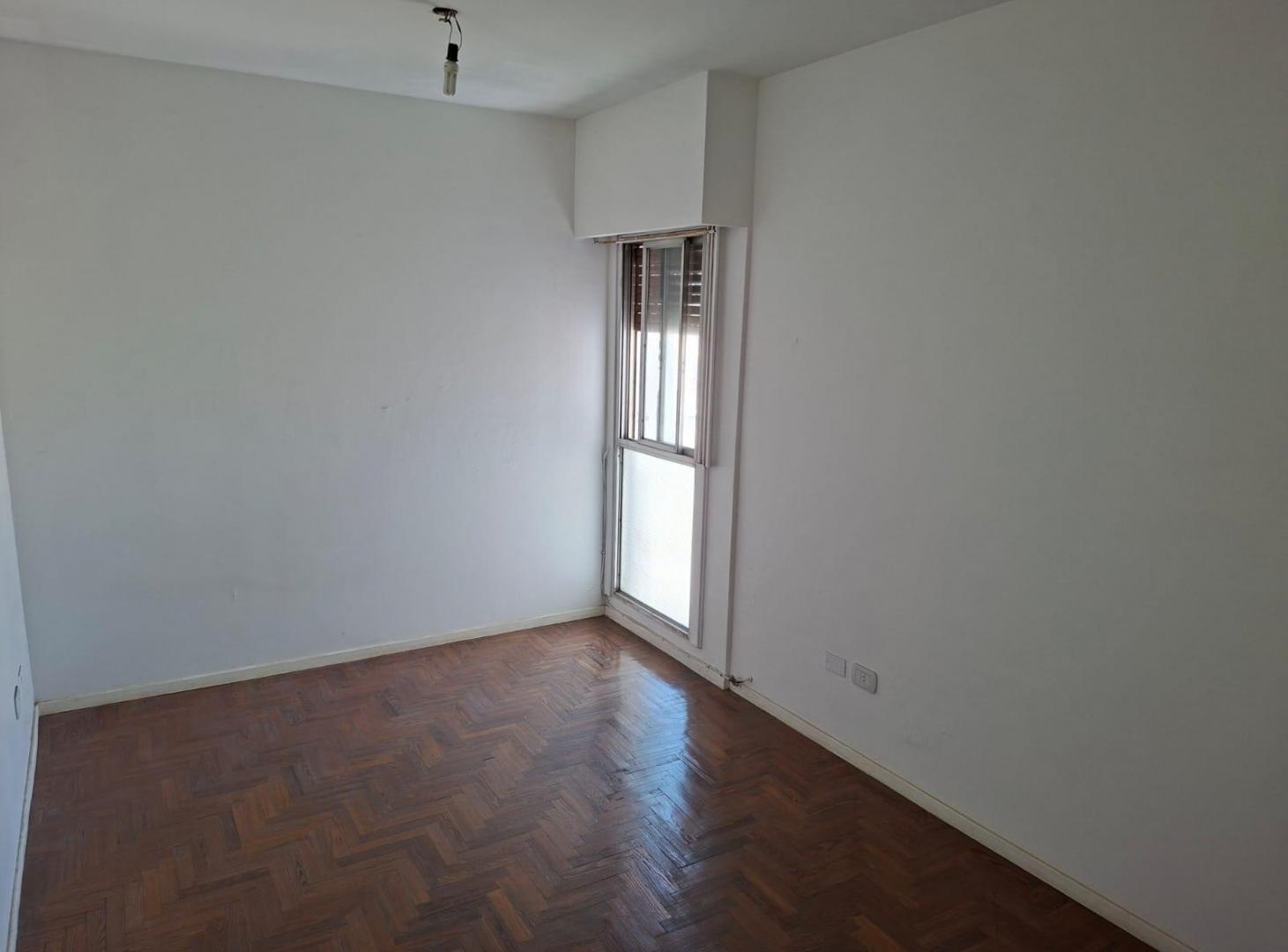 Foto de Departamento dos ambientes en venta. Pleno centro de Quilmes, imagen 2