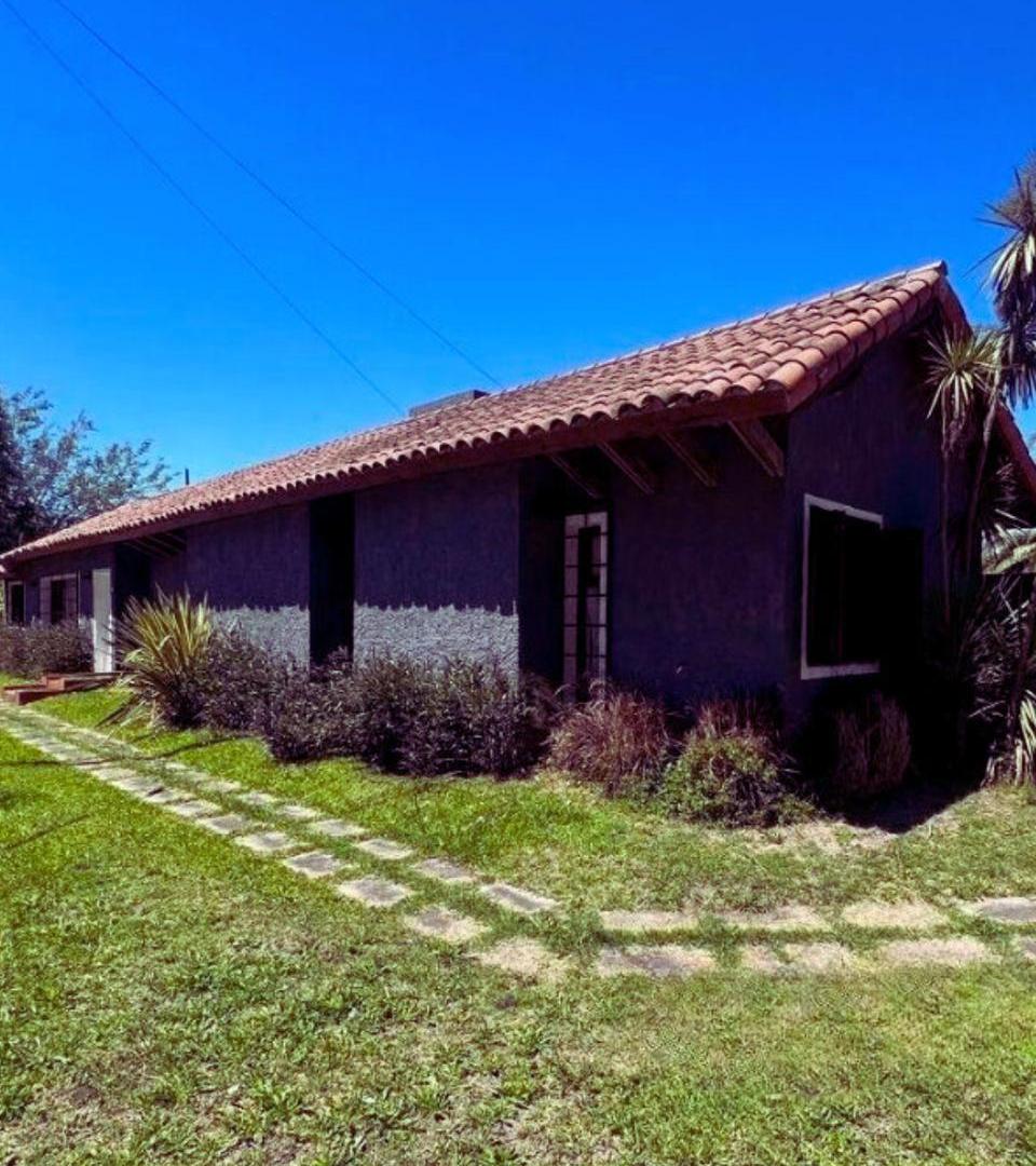 Foto de CASA CON AMPLIO PARQUE Y PISCINA., imagen 2