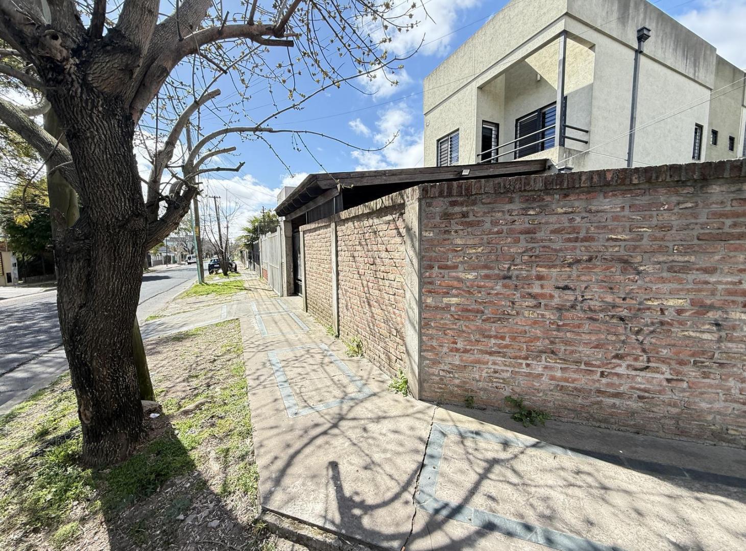 Foto de SE VENDE AMPLIA CASA CON LOCAL EN PLENO CENTRO, imagen 3