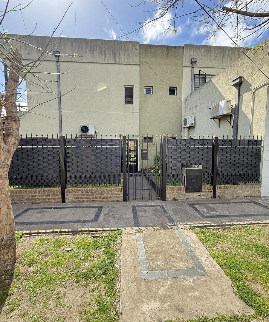 Foto de SE VENDE AMPLIA CASA CON LOCAL EN PLENO CENTRO, imagen 1