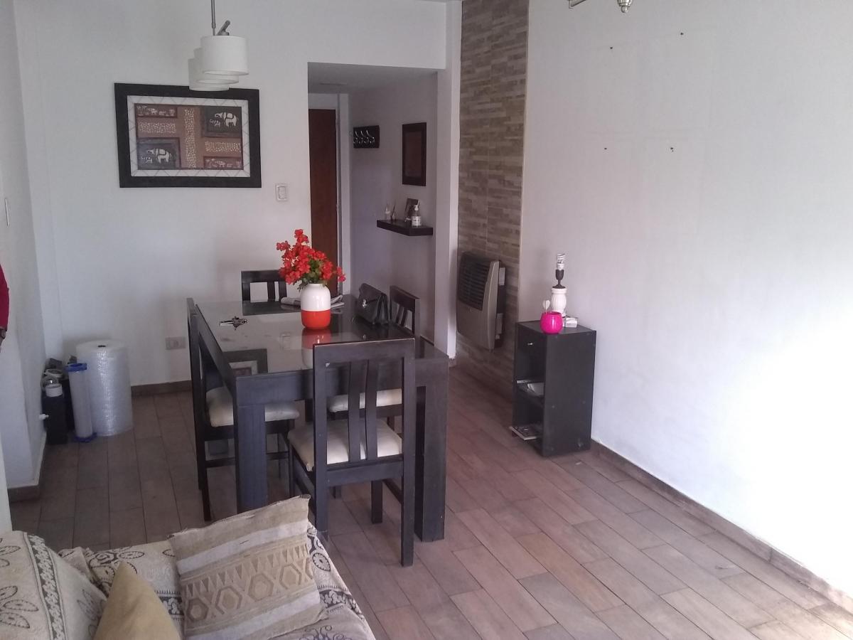 SEMIPISO 4 Ambientes con 2 baños contrafrente Bajas expensas