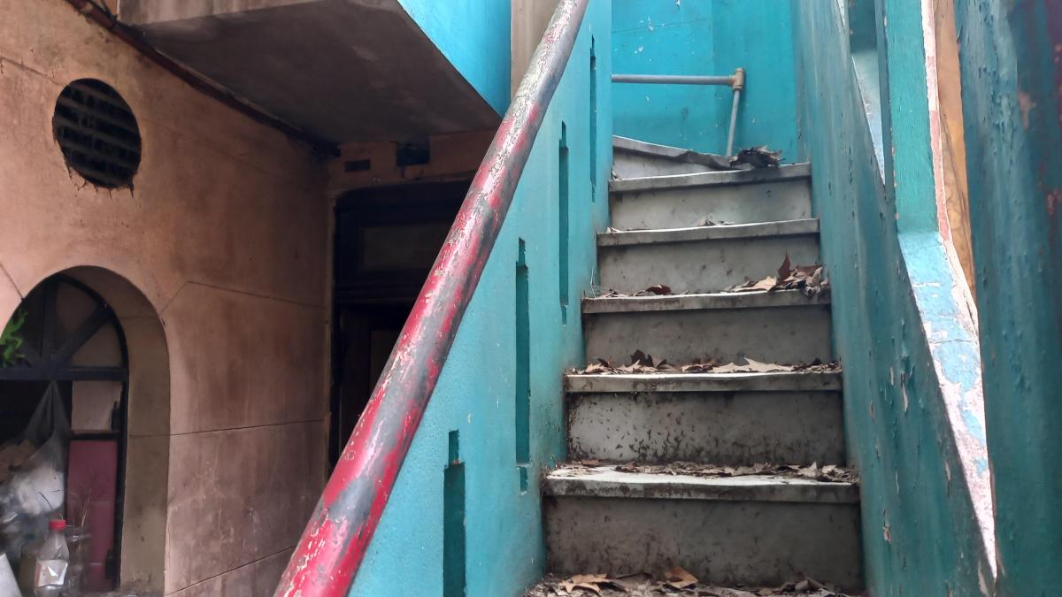 Casa con Local Gigante Sobre Av Boedo Terreno Propio 4