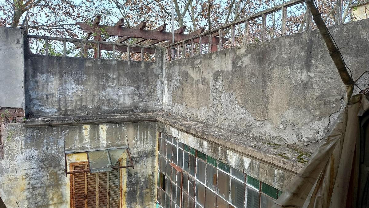 Casa con Local Gigante Sobre Av Boedo Terreno Propio 1