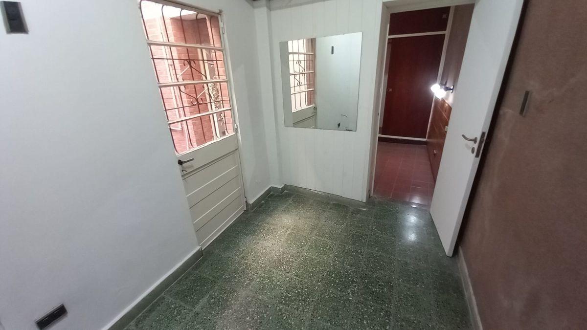 Foto de Único por su estado!!! PH Impecable con Patio Gran Cocina. Para No, imagen 3