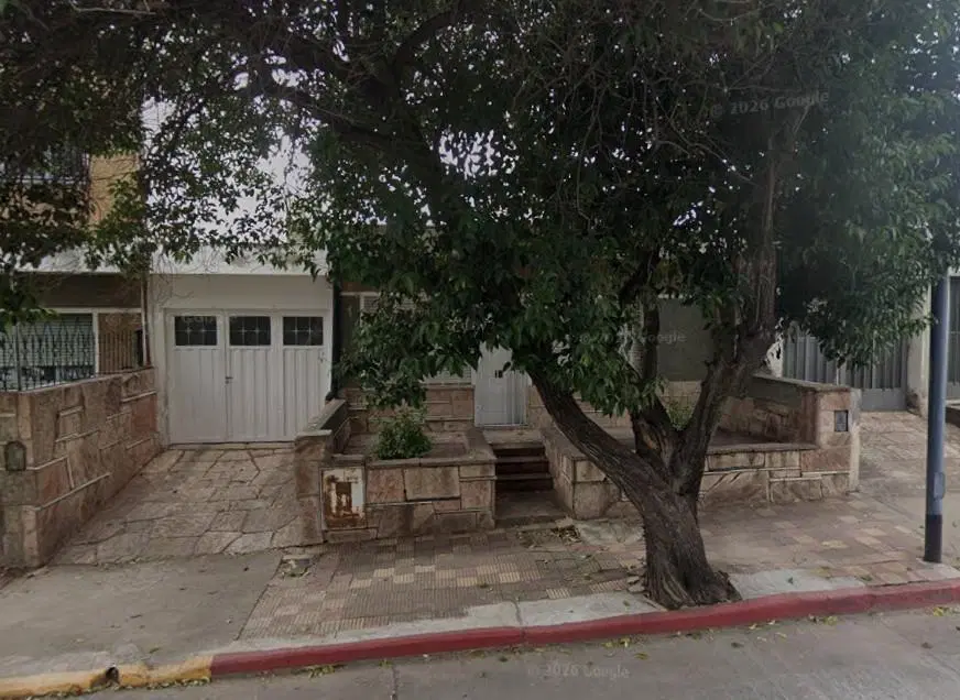 Alto Alberdi casa con amplio patio a refaccionar 3