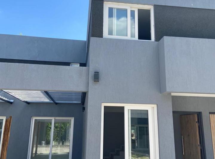 CASA DUPLEX VENTA CANNING BARRIO CERRADO 1