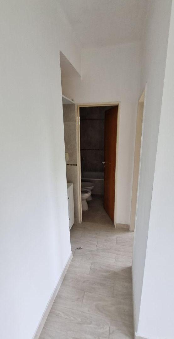 Foto de 23 N°22 e/ 32 y 33 - Departamento 1 dormitorio c/cochera, imagen 3