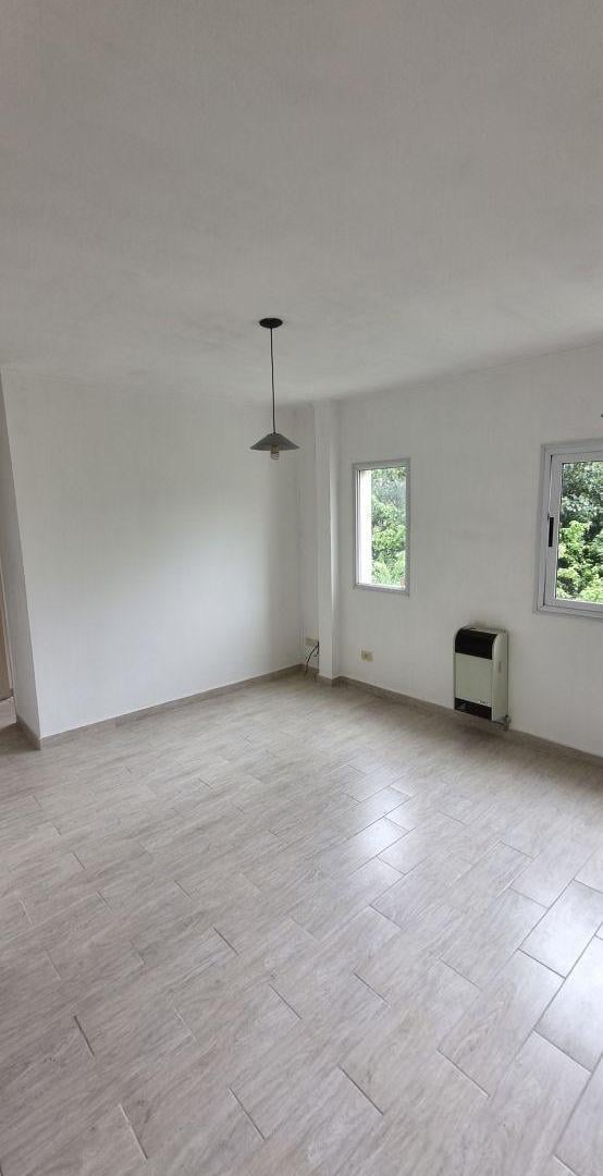 Foto de 23 N°22 e/ 32 y 33 - Departamento 1 dormitorio c/cochera, imagen 4