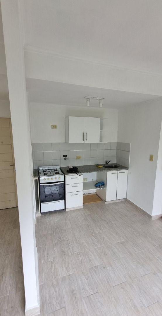 Foto de 23 N°22 e/ 32 y 33 - Departamento 1 dormitorio c/cochera, imagen 2