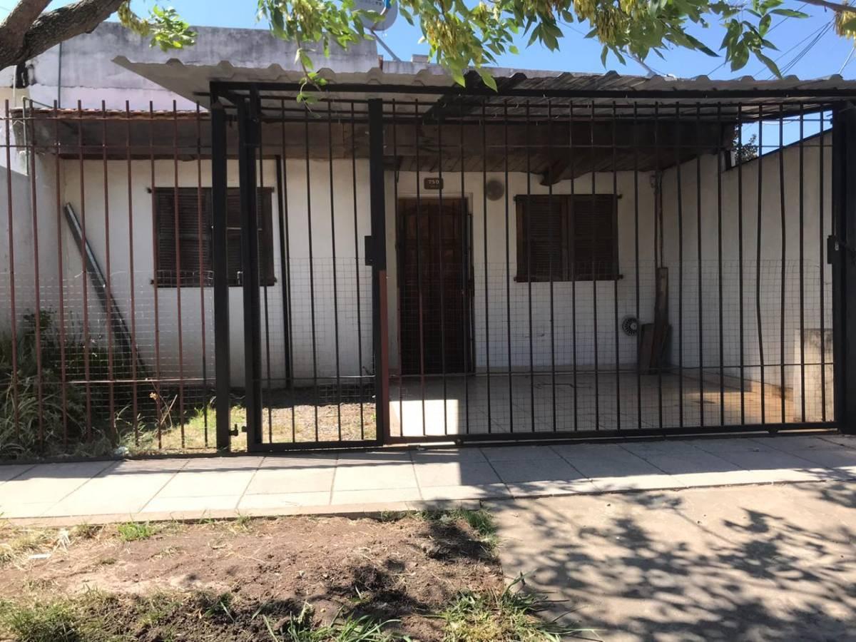 LINDA CASA 3 AMBIENTES EN VENTA EN BUENA ZONA - APTA CREDITO HIPOTECARIO !!!