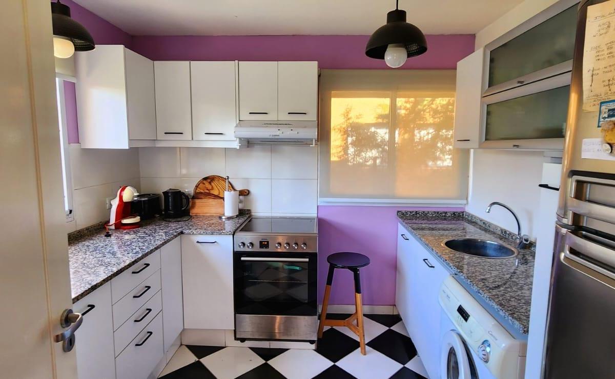 Foto de HERMOSA CASA EN VENTA DE 4 AMBIENTES EN BARRIO LOS ROBLES, imagen 5