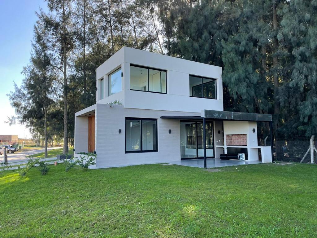 HERMOSA CASA EN VENTA A ESTRENAR 4 AMBIENTES EN LARES DE CANNING