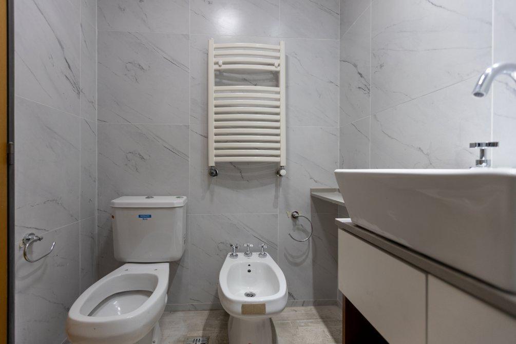 Foto de HERMOSO DEPARTAMENTO EN VENTA 2 AMBIENTES CON COCHERA, imagen 2