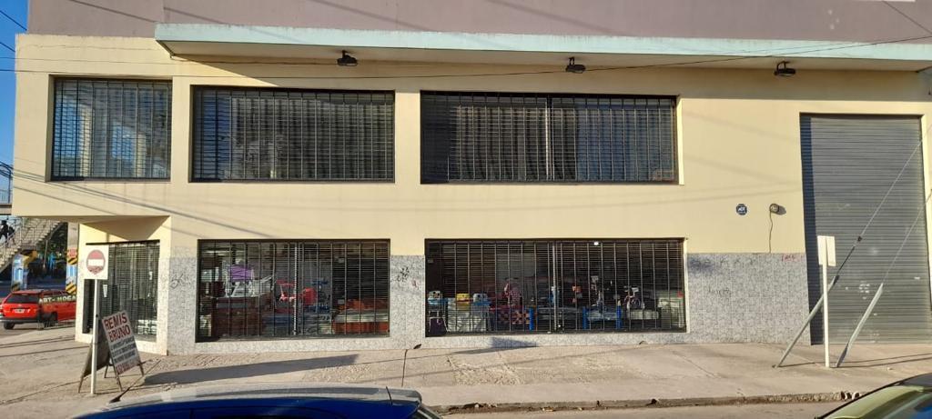 IMPORTANTE LOCAL COMERCIAL DE DOS PLANTAS EN ALQUILER !!!