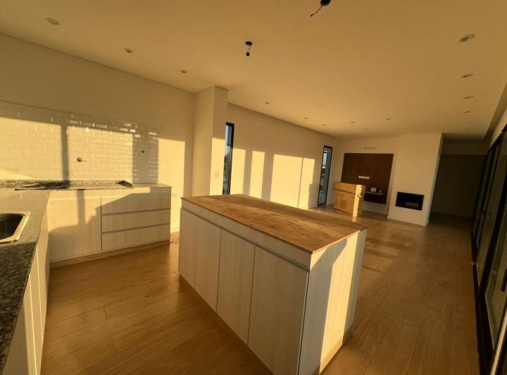 HERMOSA CASA 3 AMBIENTES EN ALQUILER EN EL BARRIO PRIVADO LARES DE CANNING !! 3