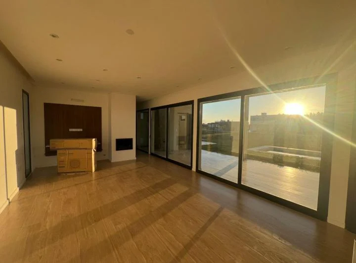 HERMOSA CASA 3 AMBIENTES EN ALQUILER EN EL BARRIO PRIVADO LARES DE CANNING !! 4