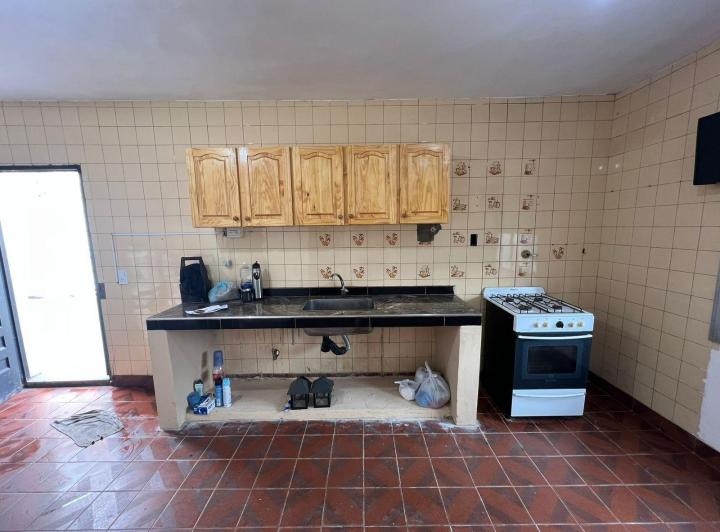 LINDA CASA 3 AMBIENTES EN ALQUILER CON COCHERA Y JARDIN !! 4