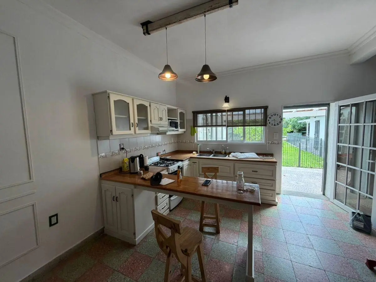 HERMOSA CASA MINIMALISTA 4 AMBIENTES EN VENTA EN BUENA ZONA !!! 3