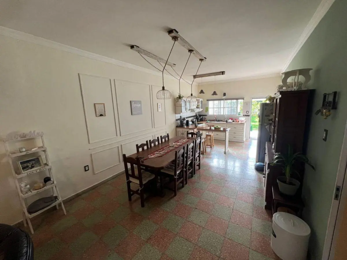 HERMOSA CASA MINIMALISTA 4 AMBIENTES EN VENTA EN BUENA ZONA !!! 2