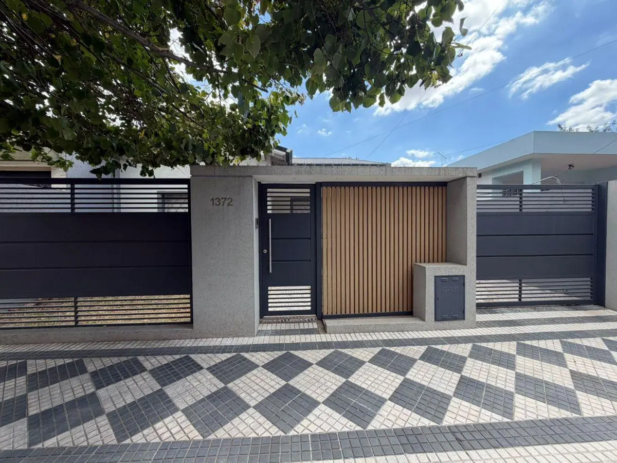 HERMOSA CASA MINIMALISTA 4 AMBIENTES EN VENTA EN BUENA ZONA !!! 1
