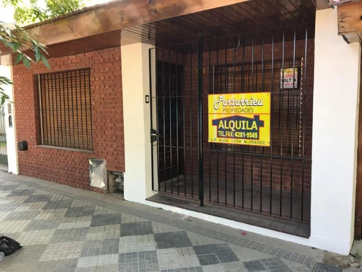 HERMOSA CASA 3 AMBIENTES EN ALQUILER EN ZONA CENTRO ! 1