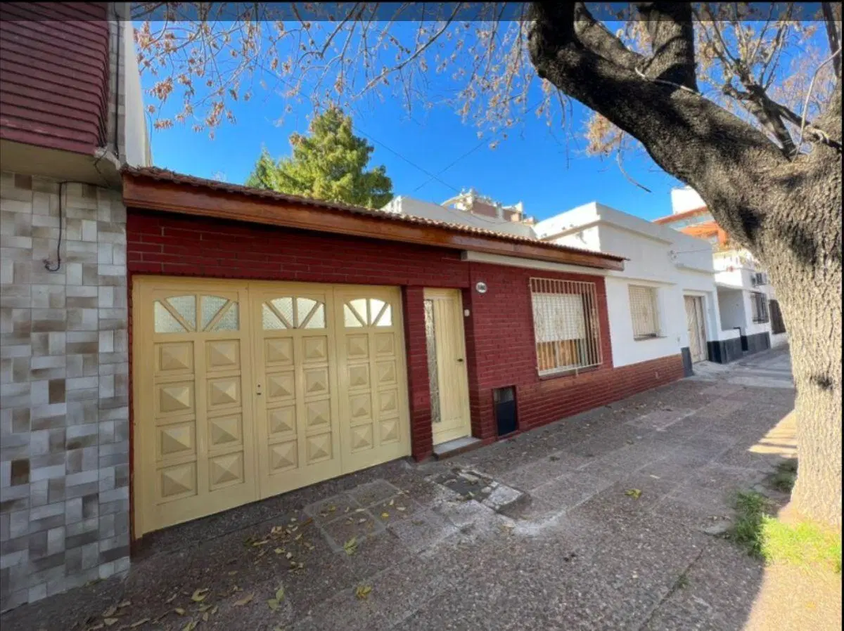 LINDA CASA 3 AMBIENTES EN INMEJORABLE ZONA EN ALQUILER 1