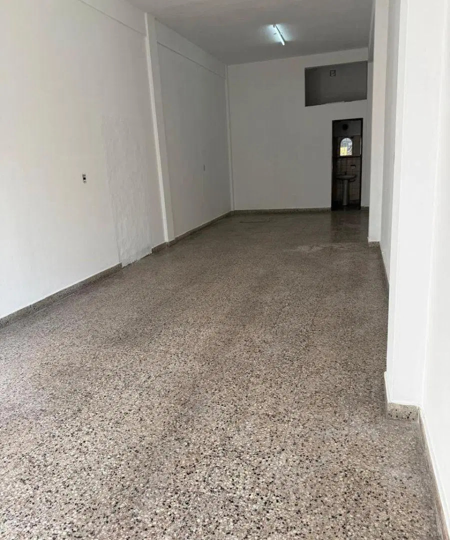 HERMOSO LOCAL EN ALQUILER ZONA COMERCIAL!! 3