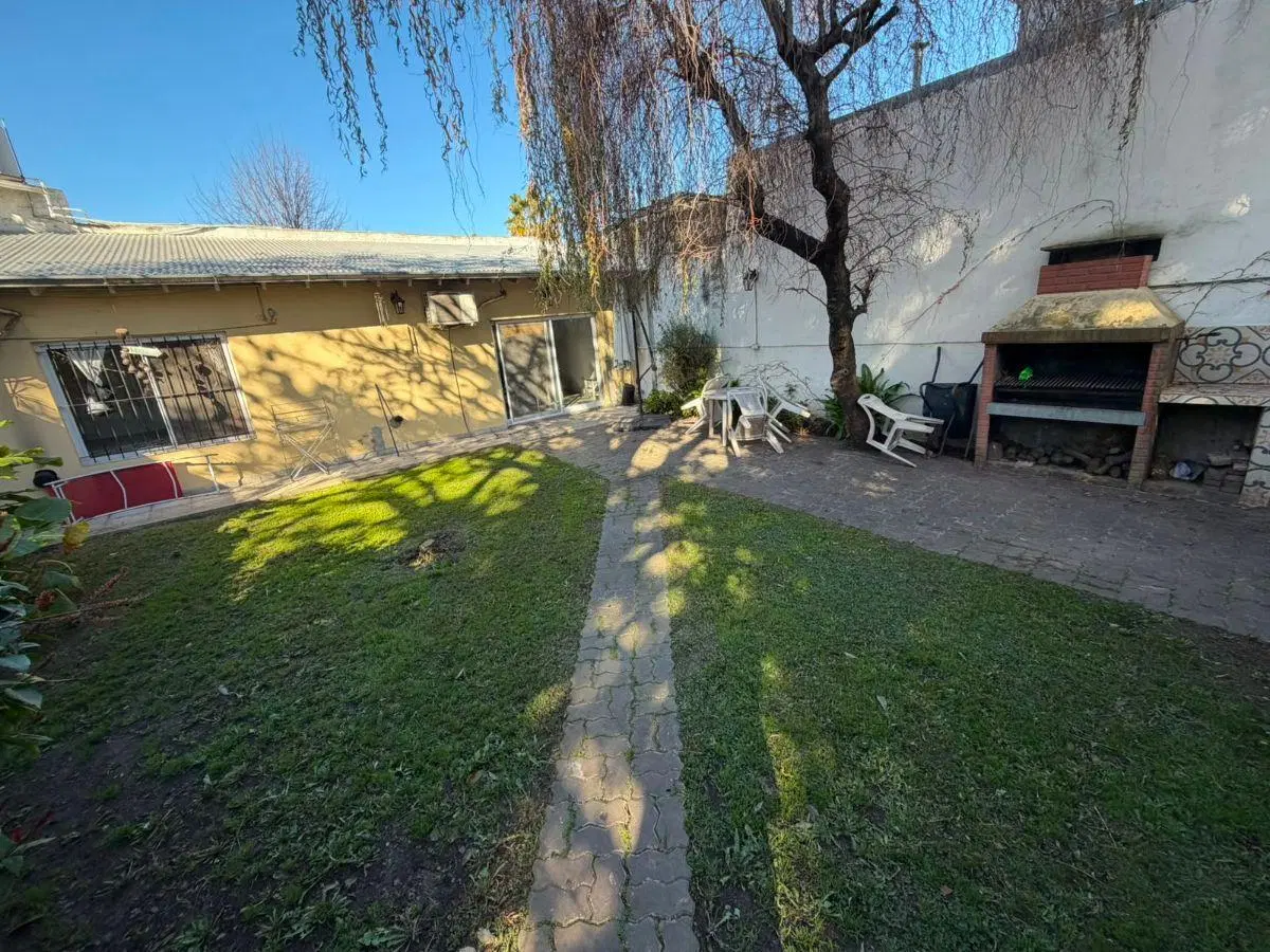LINDA CASA 4 AMBIENTES EN VENTA, REFACCIONADA A NUEVA !!! 3