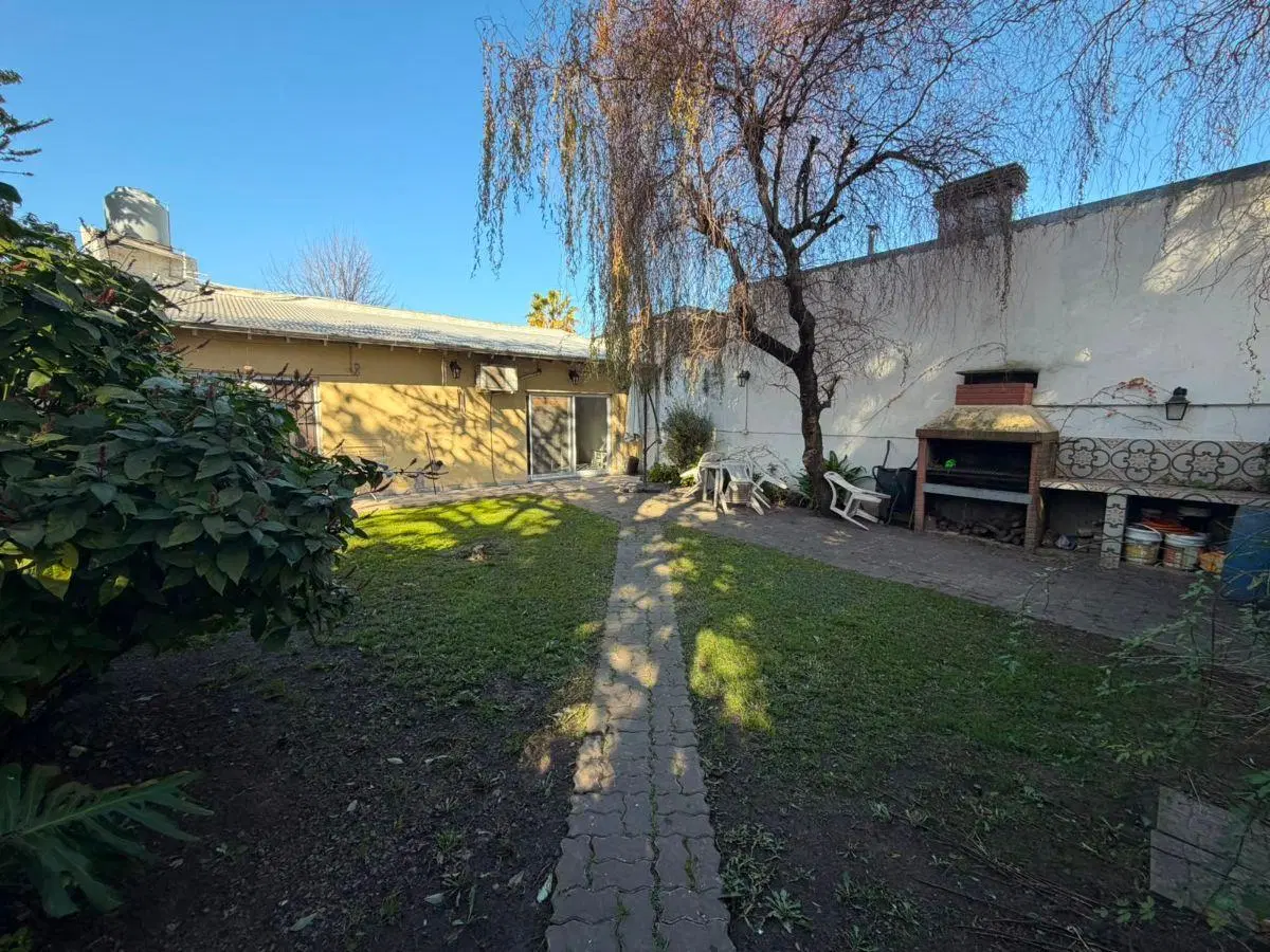 LINDA CASA 4 AMBIENTES EN VENTA, REFACCIONADA A NUEVA !!! 2