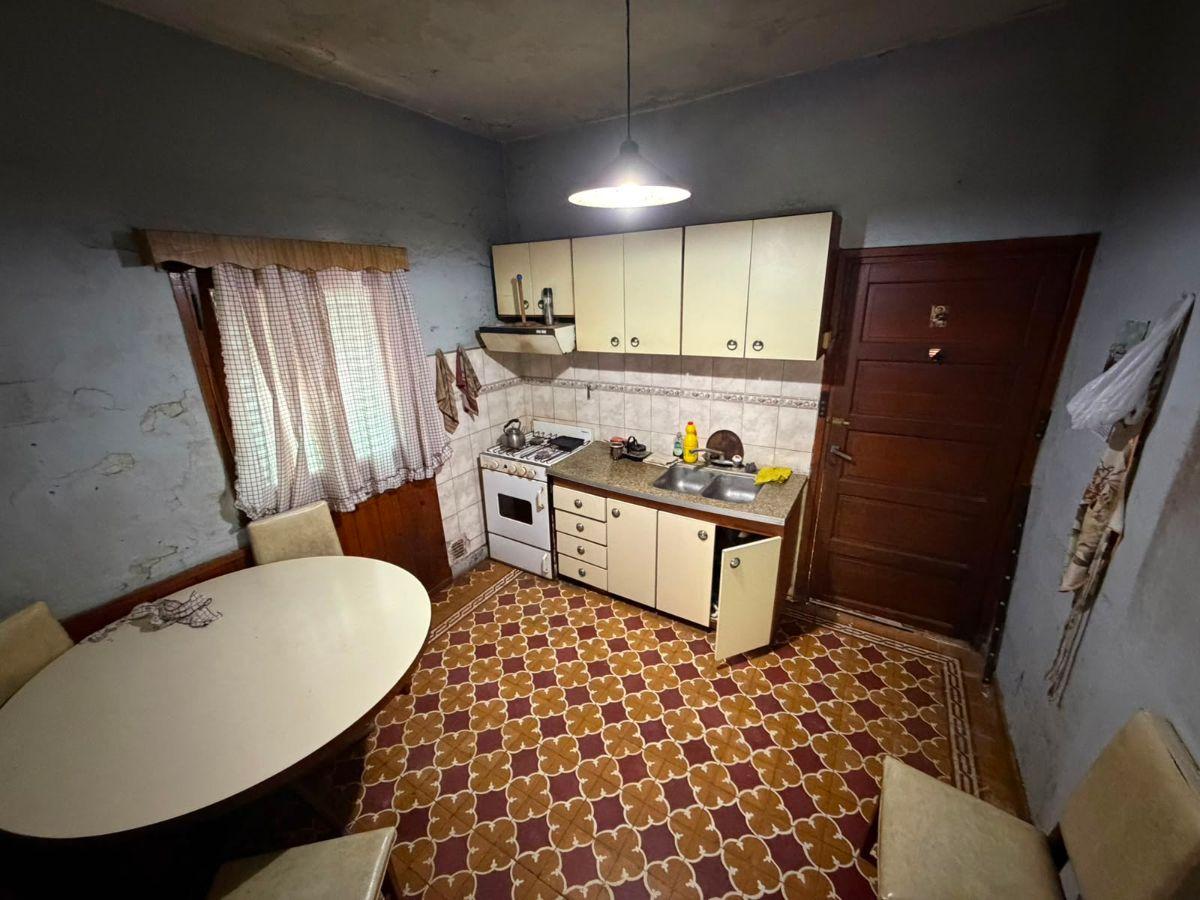 Foto de CASA 3 AMBIENTES EN VENTA A REFACCIONAR EN ZONA RESIDENCIAL!!, imagen 4