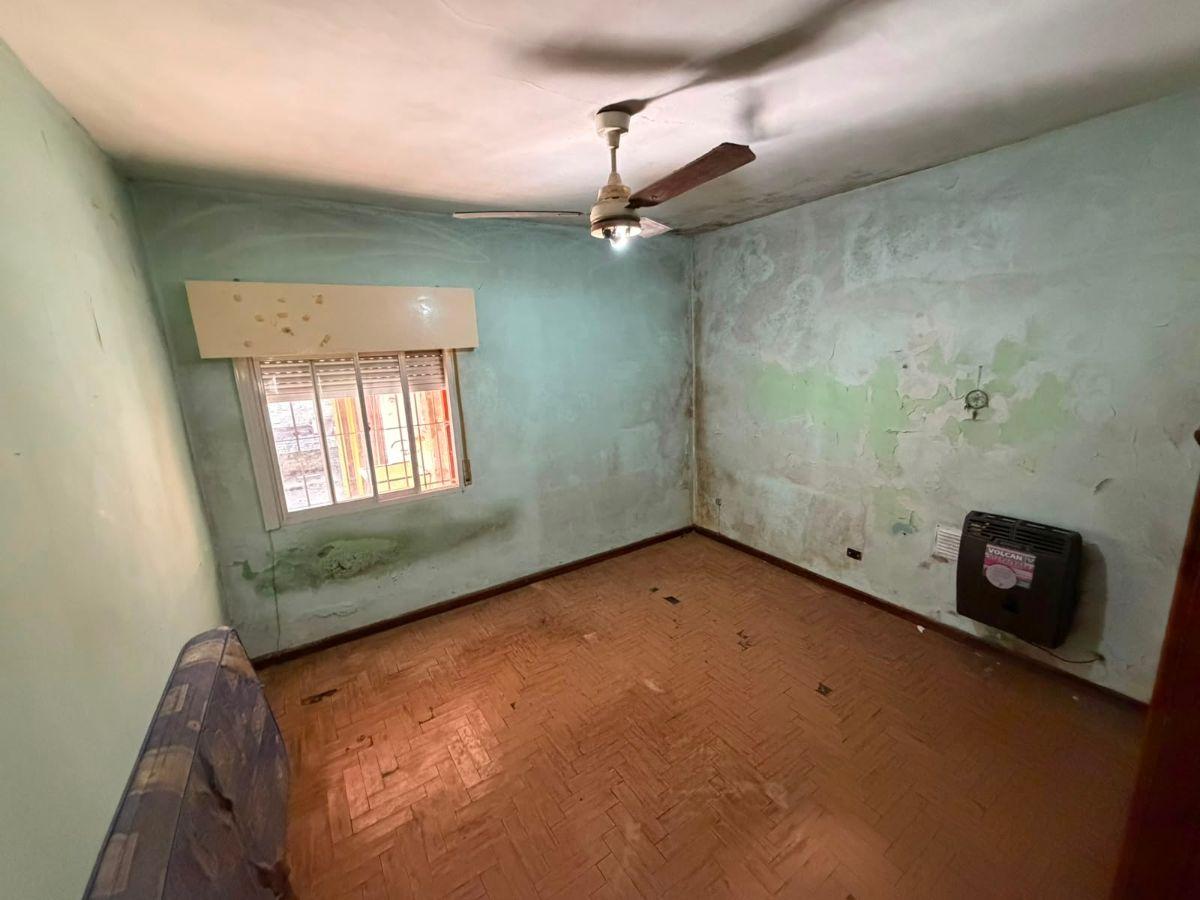 Foto de CASA 3 AMBIENTES EN VENTA A REFACCIONAR EN ZONA RESIDENCIAL!!, imagen 5