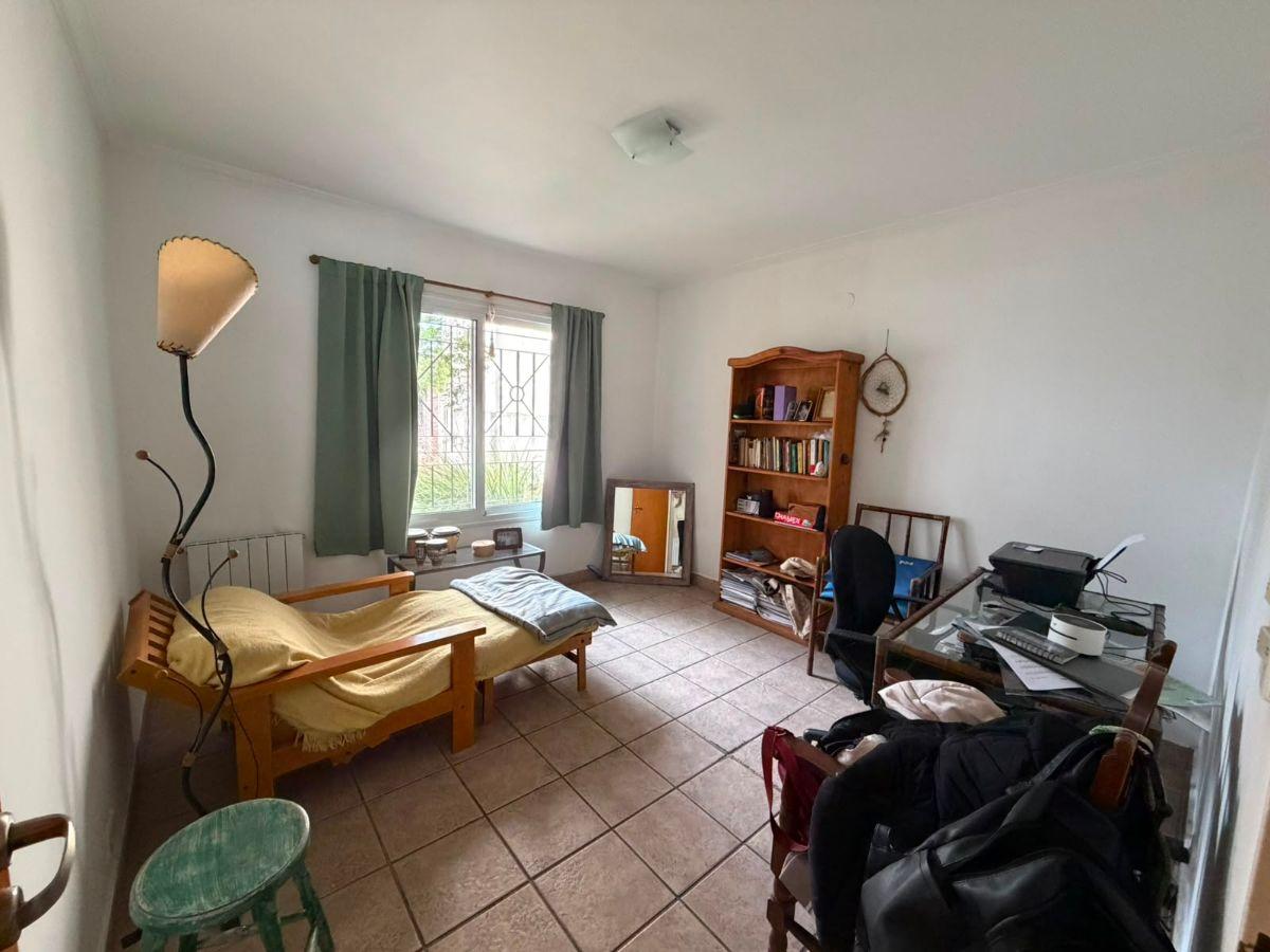 Foto de HERMOSA CASA 5 AMBIENTES EN VENTA EN ZONA RESIDENCIAL - APTA CRÉDITO, imagen 3