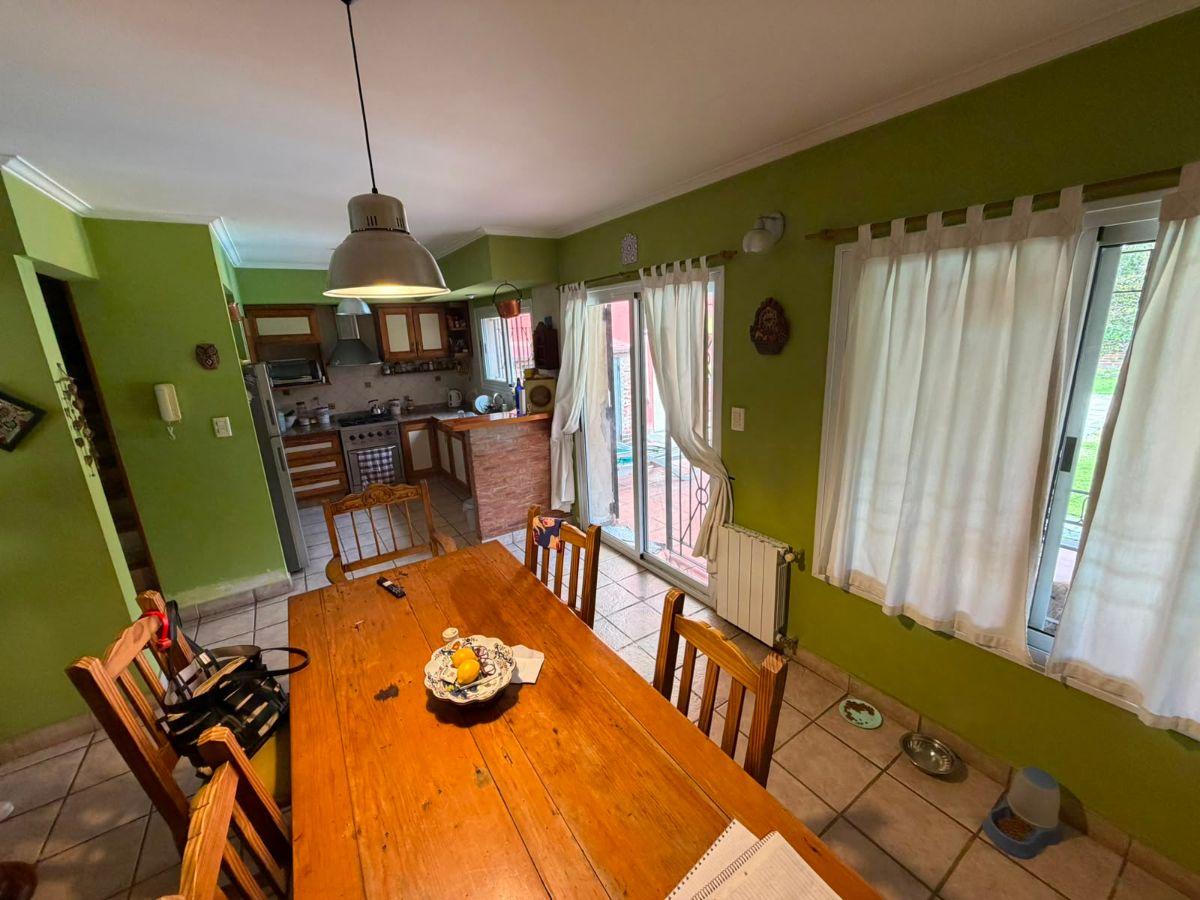 Foto de HERMOSA CASA 5 AMBIENTES EN VENTA EN ZONA RESIDENCIAL - APTA CRÉDITO, imagen 5